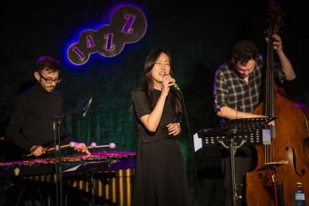 Južnokorejska izvajalka June Yun v KMKC Kompleks (9)